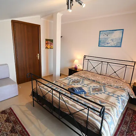Appartamento In Neapoli *